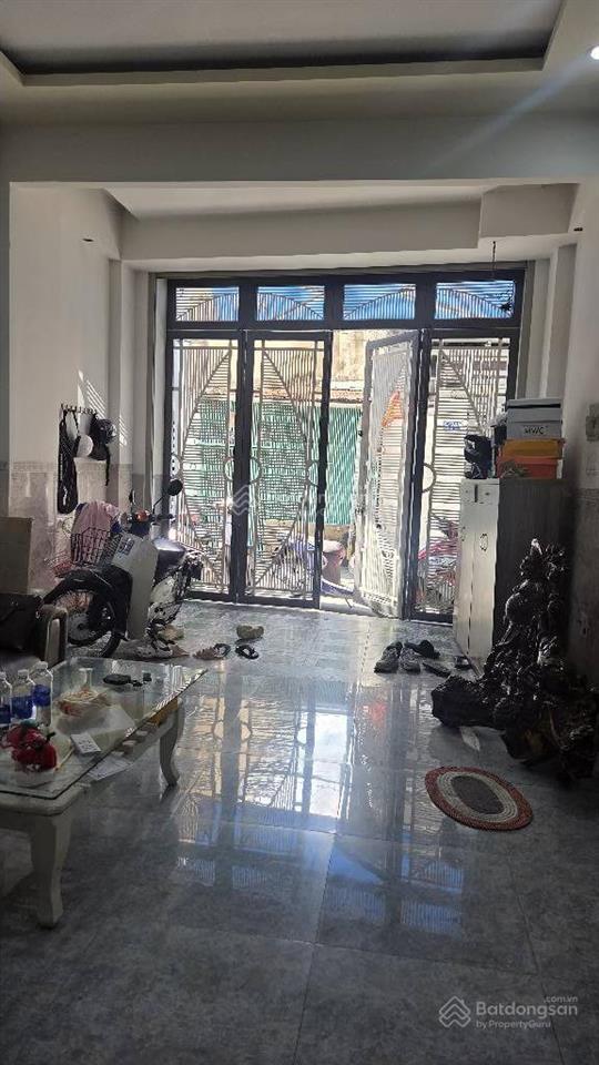 Nhà siêu rẻ ngay vòng xoay lê đại hành âu cơ. ngang 4m dài 12m hẻm ô tô