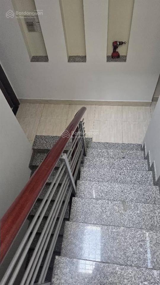 Nhà siêu rẻ ngay vòng xoay lê đại hành âu cơ. ngang 4m dài 12m hẻm ô tô