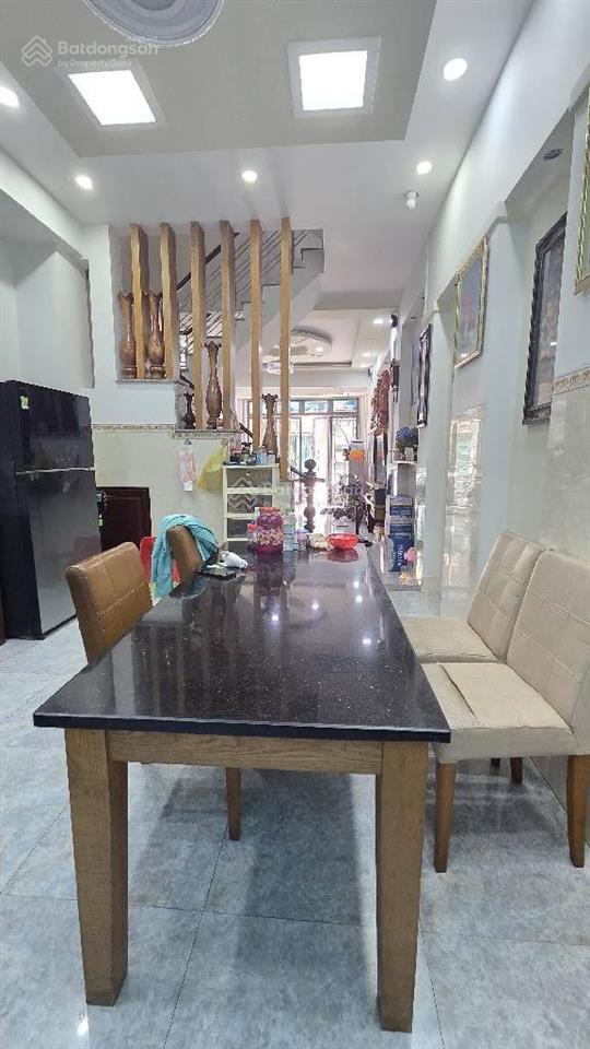 Nhà siêu rẻ ngay vòng xoay lê đại hành âu cơ. ngang 4m dài 12m hẻm ô tô