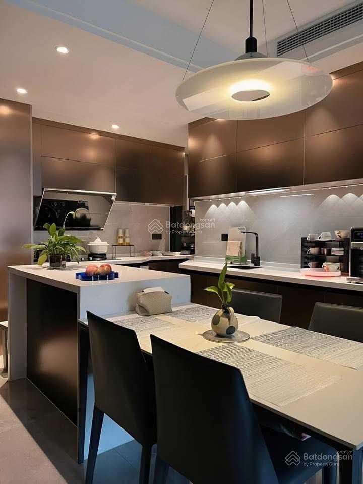 Thật 100%  bán sunrise city 3pn  2 ban công mát mẻ  full nt ở  hồ bơi chân mây rất đẹp