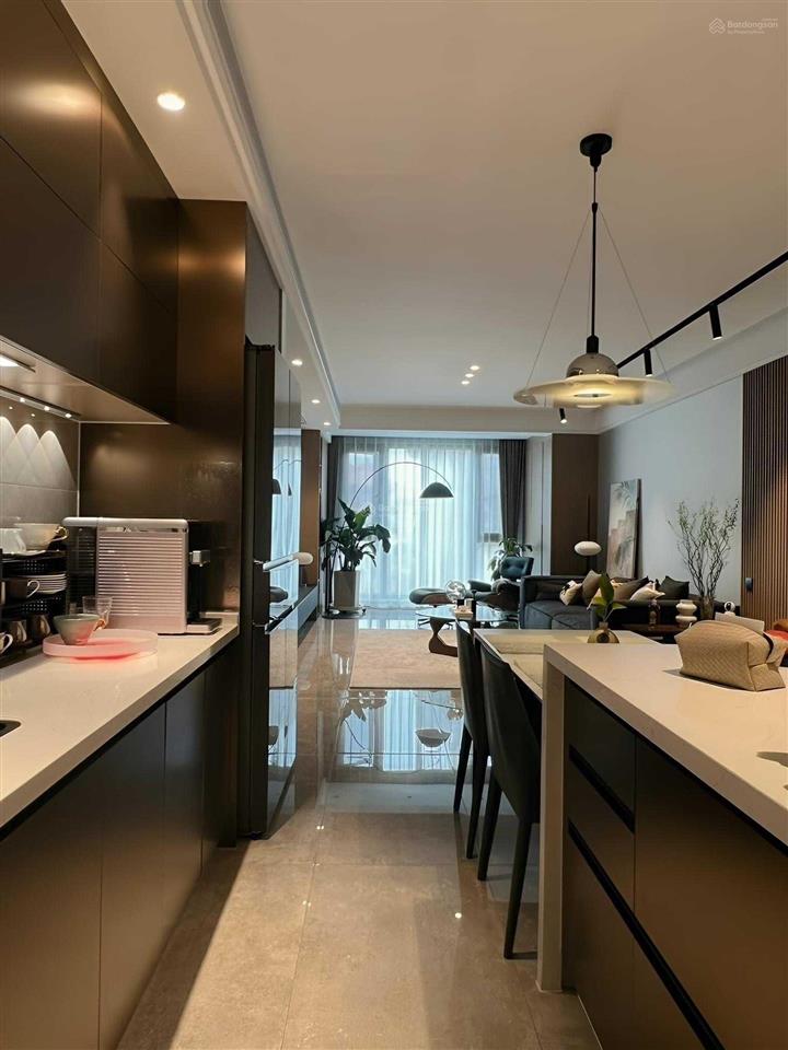 Thật 100%  bán sunrise city 3pn  2 ban công mát mẻ  full nt ở  hồ bơi chân mây rất đẹp