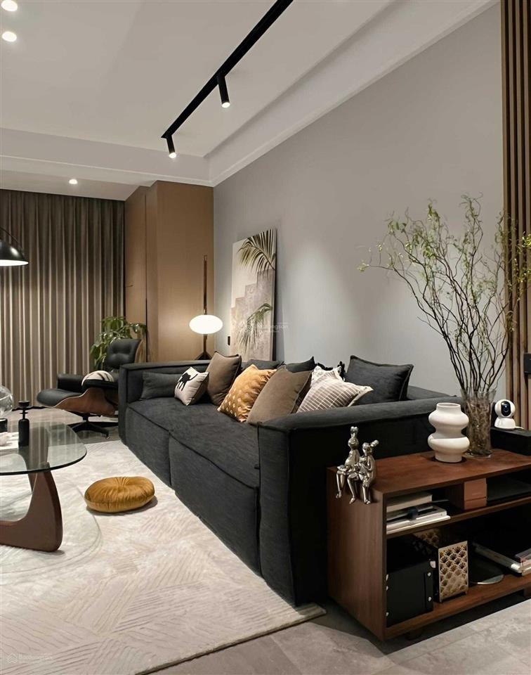 Thật 100%  bán sunrise city 3pn  2 ban công mát mẻ  full nt ở  hồ bơi chân mây rất đẹp