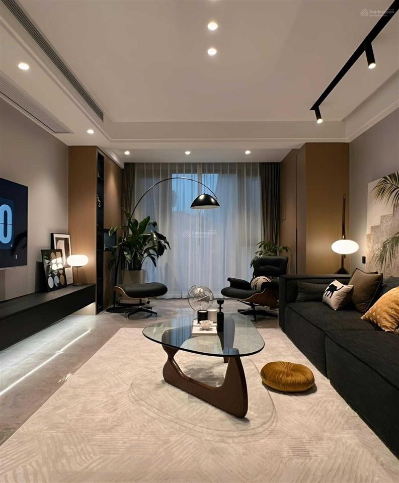 Thật 100%  bán sunrise city 3pn  2 ban công mát mẻ  full nt ở  hồ bơi chân mây rất đẹp