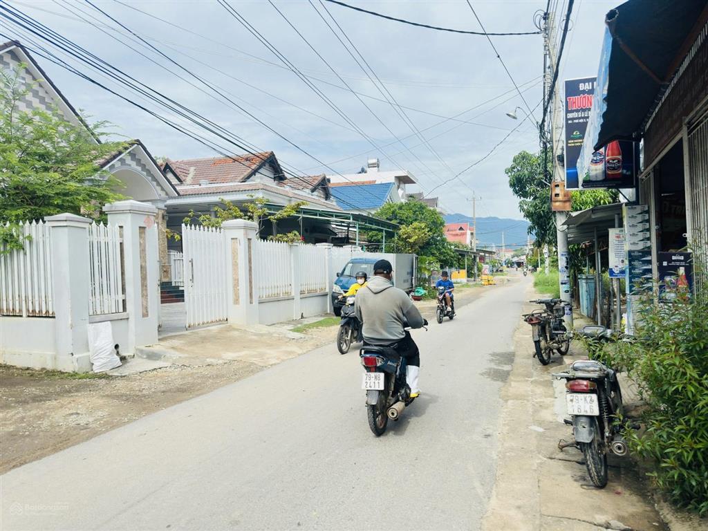 Lô góc trục chính vạn thắng, kkt vân phong, dt 186 m2, đường nhựa 16m. giá 2,6 tỷ