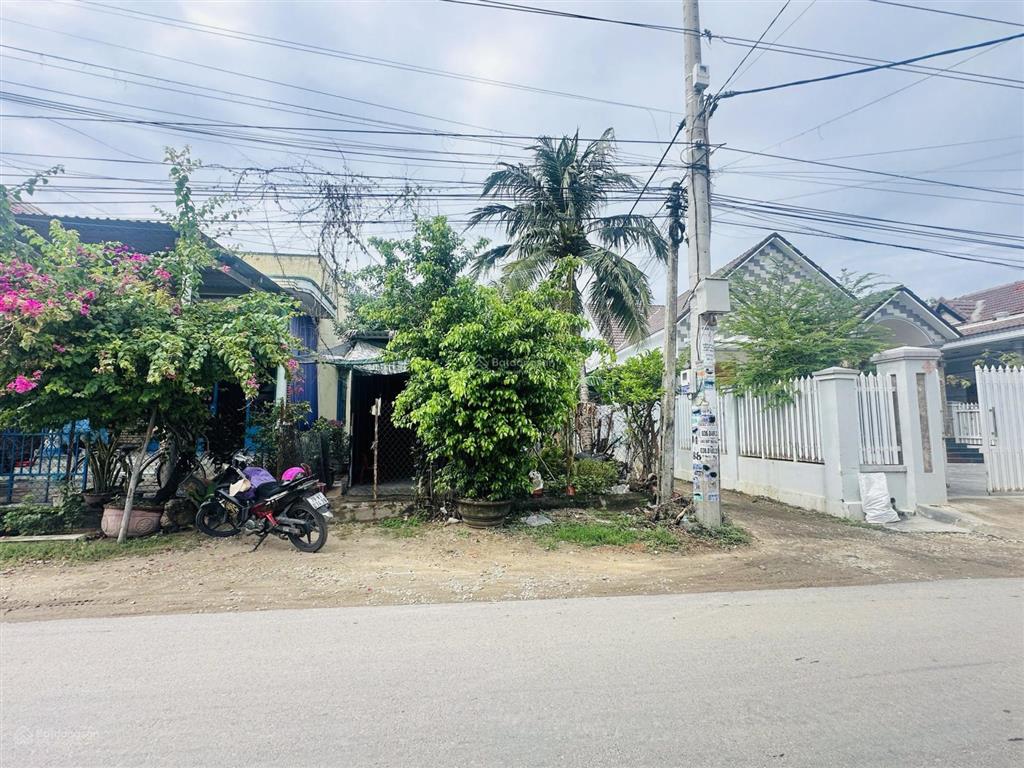 Lô góc trục chính vạn thắng, kkt vân phong, dt 186 m2, đường nhựa 16m. giá 2,6 tỷ