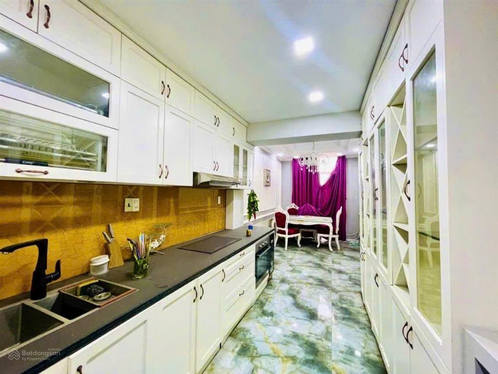 Nhà đẹp nở hậu, hẻm 4m, có thang máy  cách mạng tháng 8  40/43m2, 4 tầng  9 tỷ