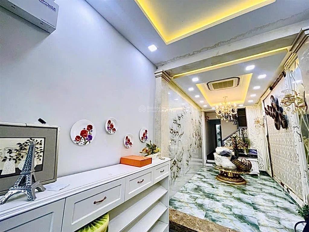 Nhà đẹp nở hậu, hẻm 4m, có thang máy  cách mạng tháng 8  40/43m2, 4 tầng  9 tỷ