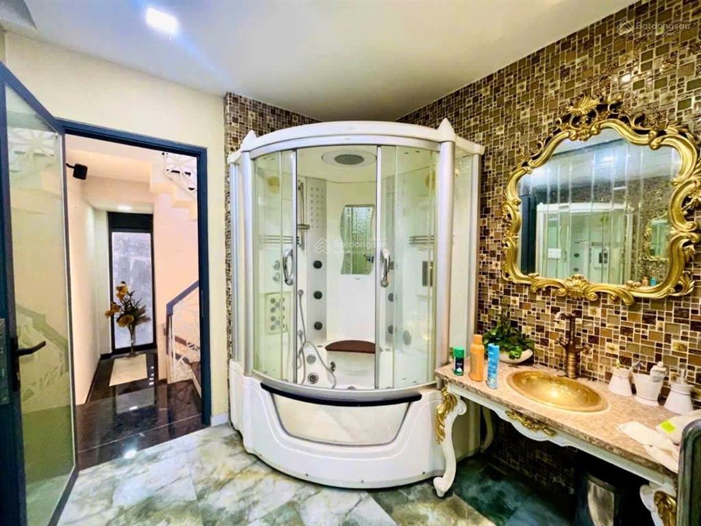 Nhà đẹp nở hậu, hẻm 4m, có thang máy  cách mạng tháng 8  40/43m2, 4 tầng  9 tỷ