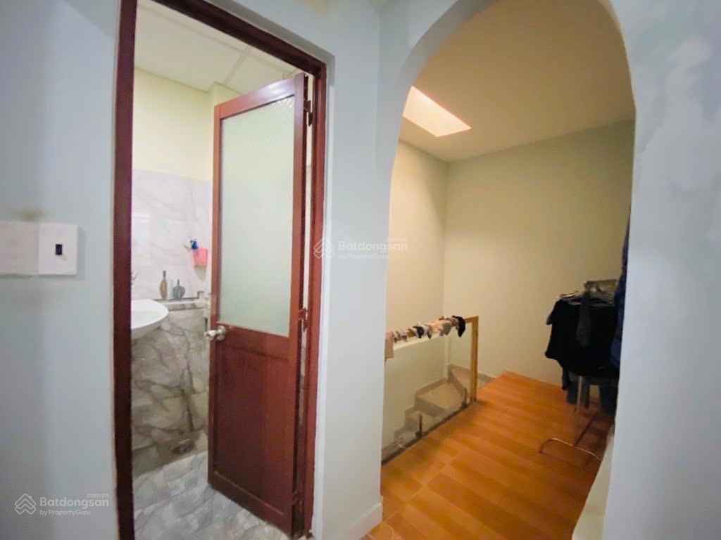 Nhà lô góc, nở hậu, không lg qh  cách mạng tháng tám  4.6/7.7x10.5m (52.2m2), 2 tầng  nhích 6 tỷ