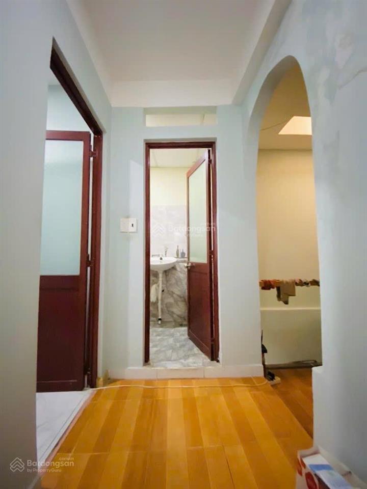 Nhà lô góc, nở hậu, không lg qh  cách mạng tháng tám  4.6/7.7x10.5m (52.2m2), 2 tầng  nhích 6 tỷ