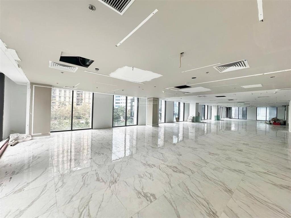 Văn phòng ngay cầu công lý đường nam kỳ khởi nghĩa. dt 465m2 ( cắt 155m2  310m2) giá siêu tốt