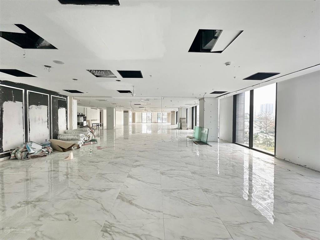 Văn phòng ngay cầu công lý đường nam kỳ khởi nghĩa. dt 465m2 ( cắt 155m2  310m2) giá siêu tốt