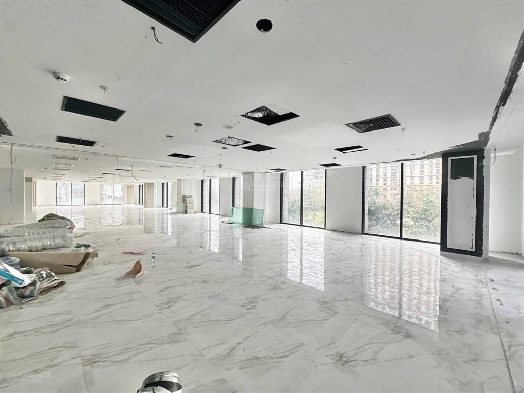 Văn phòng ngay cầu công lý đường nam kỳ khởi nghĩa. dt 465m2 ( cắt 155m2  310m2) giá siêu tốt
