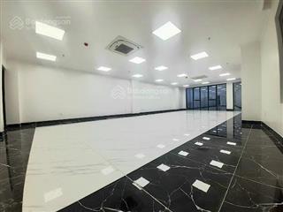 Cần cho thuê văn phòng quận 5 gần vòng xoay phan đình phùng. dt 130m2 giá chỉ 29tr/ tháng đã phí