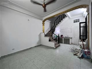Bán nhà mặt ngõ thịnh hào, nhà dân xây ở kết hợp kd vài bước ra phố tôn đức thắng, văn miếu. 41m2