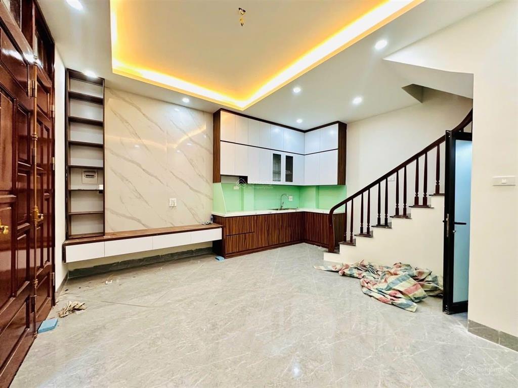 Cần bán gấp nhà mặt ngõ khâm thiên ở, kinh doanh dân xây chắc chắn ngõ thông diện tích rộng ở sướng