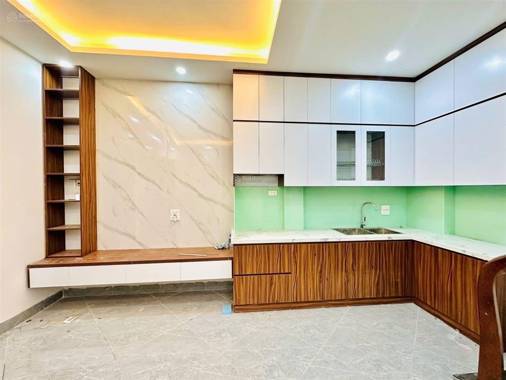 Cần bán gấp nhà mặt ngõ khâm thiên ở, kinh doanh dân xây chắc chắn ngõ thông diện tích rộng ở sướng