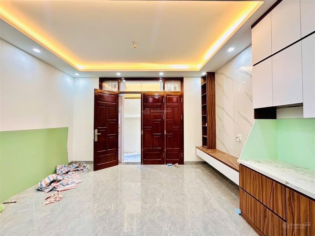 Cần bán gấp nhà mặt ngõ khâm thiên ở, kinh doanh dân xây chắc chắn ngõ thông diện tích rộng ở sướng