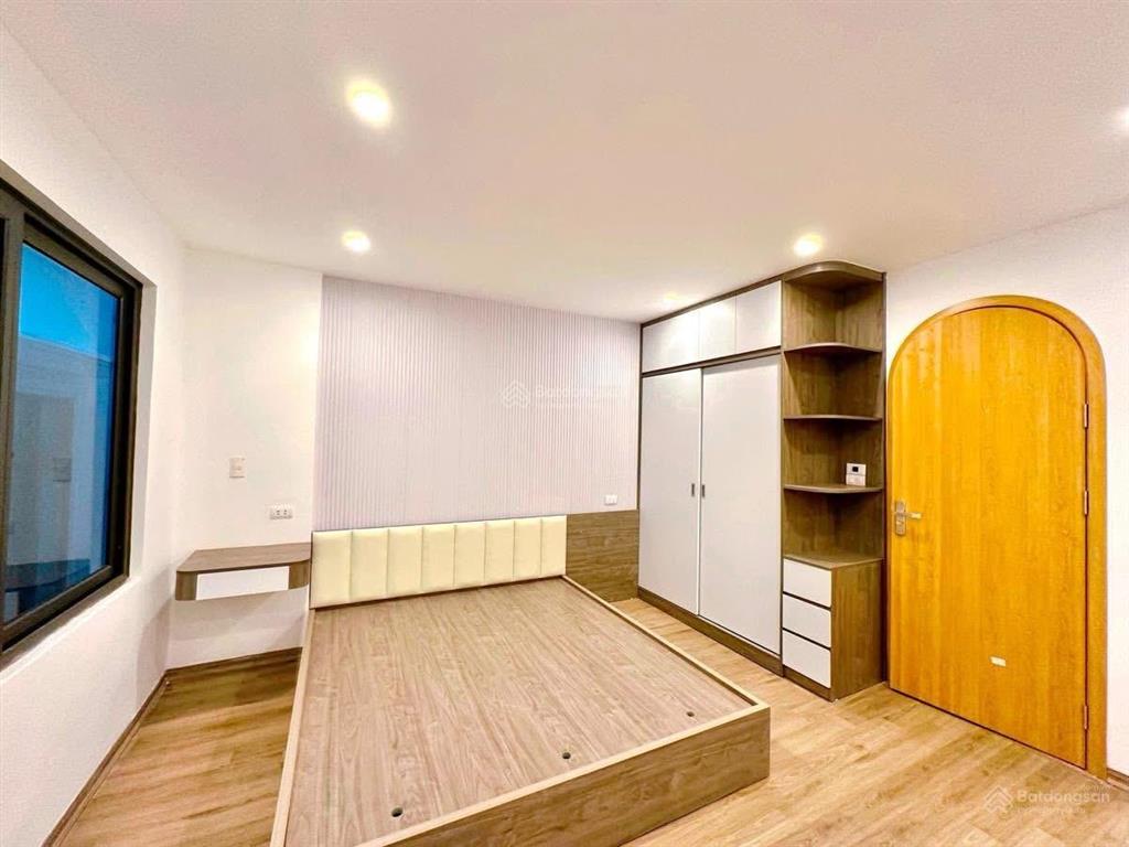 Cần bán gấp nhà mặt ngõ khâm thiên ở, kinh doanh dân xây chắc chắn ngõ thông diện tích rộng ở sướng