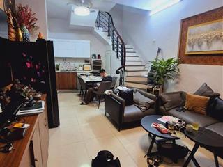 Bán nhà mặt ngõ hòa bình dân xây lô góc trước nhà thoáng sáng full nội thất chỉ việc ở 43mx6t