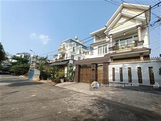 Bán nhà view công viên, đường 10m thông tứ tung, vỉa hè đậu đỗ xe ngày đêm