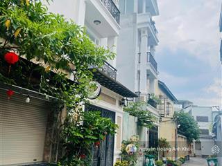 Nhà linh chiểu, 4 x 17m vuông vức, ngay đh sư phạm kĩ thuật, được xây 4 tầng hoàn công