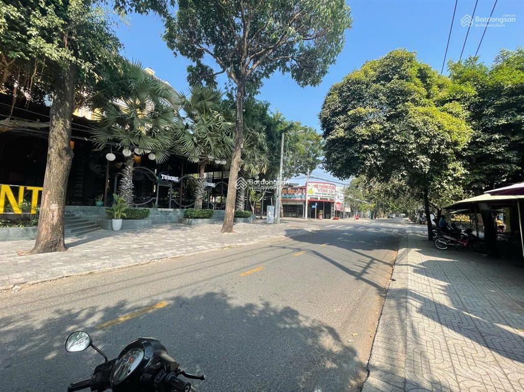 Bán gấp nhà siêu vip góc 3 mặt tiền đường khổng tử, bình thọ, thủ đức. dt 1600m2