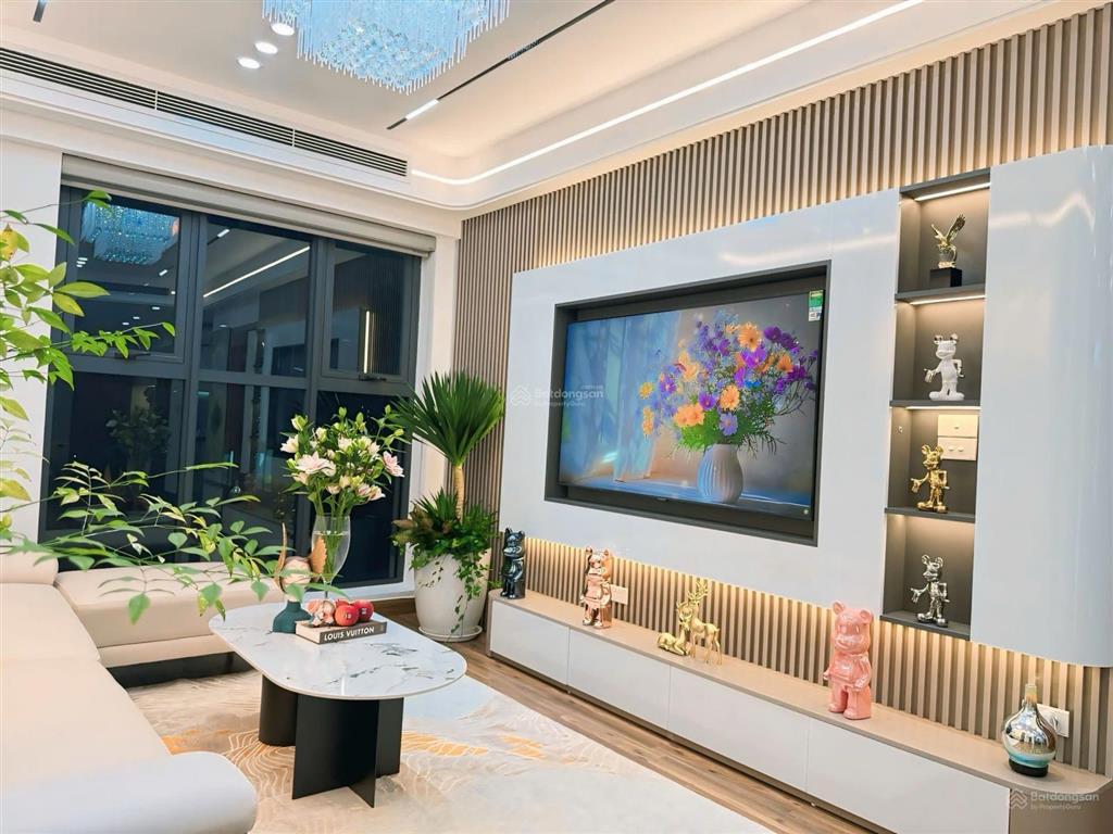 Cc bán gấp 4n 3vs tại r1 goldmark, 160m, full đồ, tầng trung, nhỉnh 12 tỷ có slot ô tô. 0384 028 ***