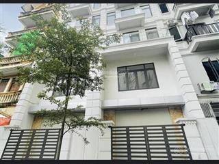 Đẹp cạn lời! ngọc khánh, khu phân lô ô tô tránh vỉa hè, thang máy, văn phòng hay ở chất. 85m2*5t