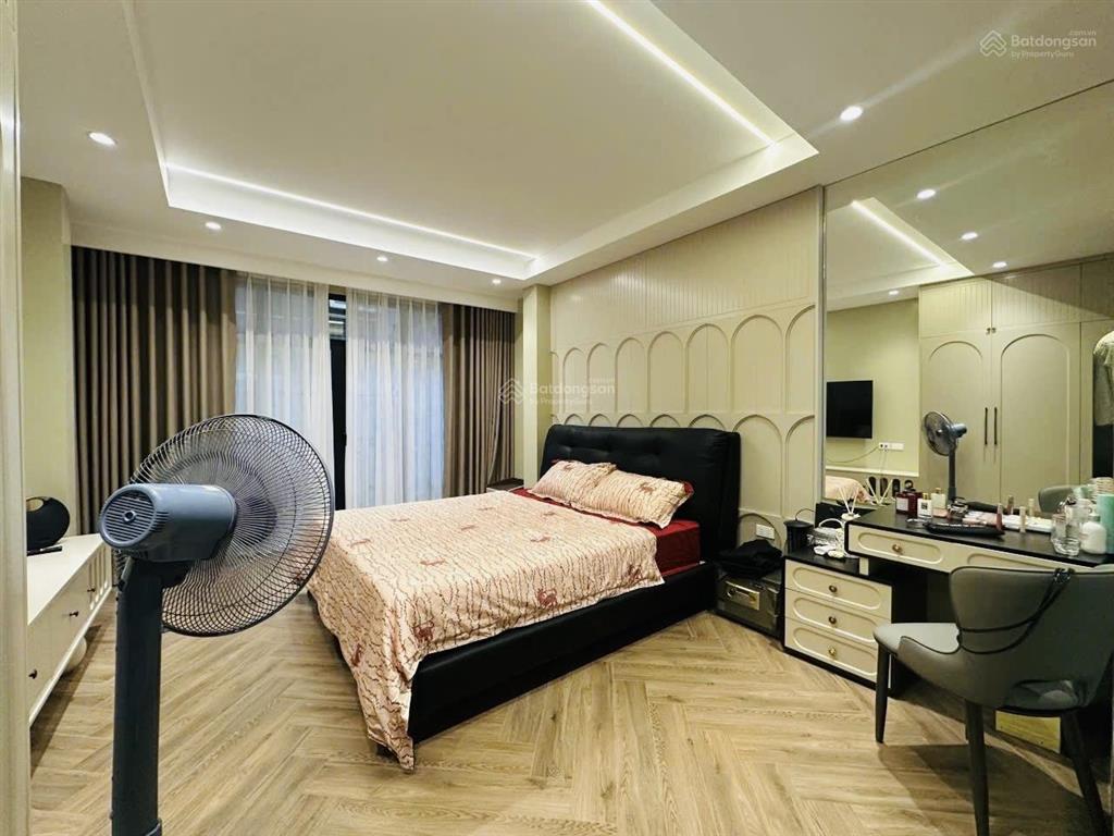 Siêu hiếm! phố ngọc khánh, thang máy, full nội thất phân lô ô tô ngủ trong nhà, sát phố. 45m2*6t