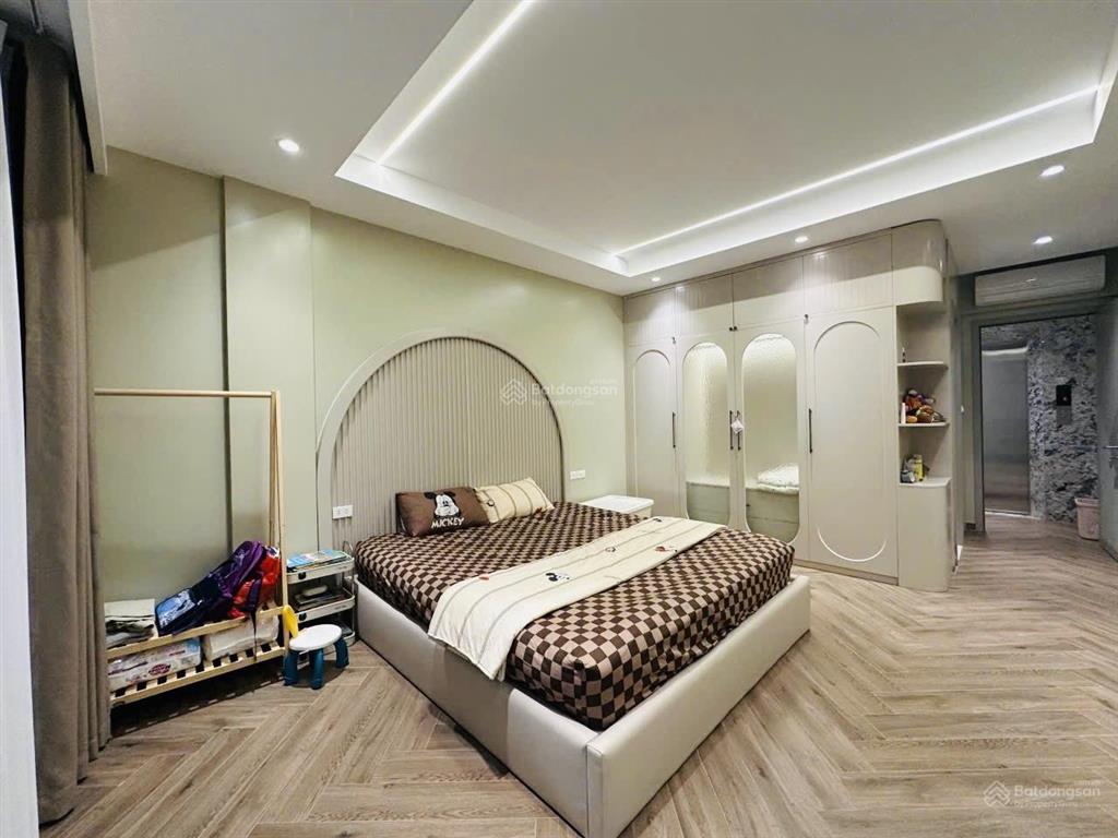 Siêu hiếm! phố ngọc khánh, thang máy, full nội thất phân lô ô tô ngủ trong nhà, sát phố. 45m2*6t