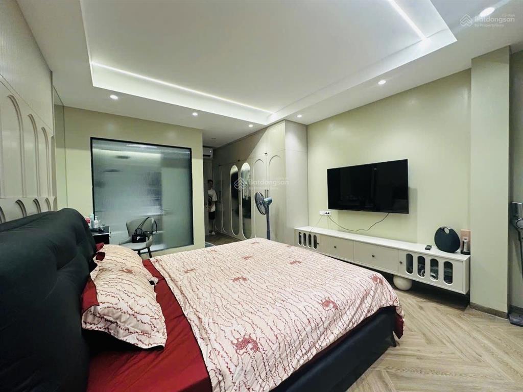 Siêu hiếm! phố ngọc khánh, thang máy, full nội thất phân lô ô tô ngủ trong nhà, sát phố. 45m2*6t