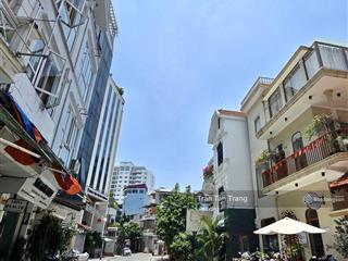 Hiếm! bán toà nhà 9 tầng đường lạc long quân, 3 thoáng, ô tô tránh, doanh thu 2 tỷ/năm