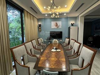 Bán biệt thự siêu vip 240 m2, 4tầng, thiết kế 6pn, 5wc, tại văn quán, hà đông. ở và kinh doanh tốt.