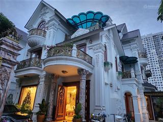 Biệt thự tân cổ điển ở ngay, lô góc thang máy nhập khẩu, công nghệ ai vô cùng thông minh, full nt.