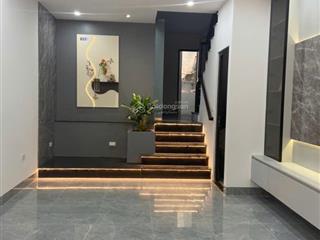 Bán nhà tây tựu 40m2, 6 tầng, thang máy, ô tô vào nhà, đường trước nhà 7m, có thương lượng