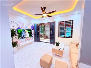 Bán nhà học viện tài chính 21m2, 6t, sổ đỏ đẹp, ô tô lũi cửa, cách ô tô tránh 10m, ở luôn.