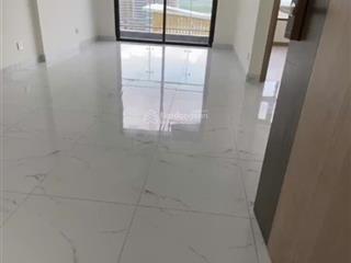 Beverly solari bước ra là phố, đóng cửa là nghỉ dưỡng