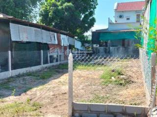 Chủ bán gấp lô đất liền kề cổng khu công nghiệp sóng thần, đất đẹp vuông vức, giá tốt