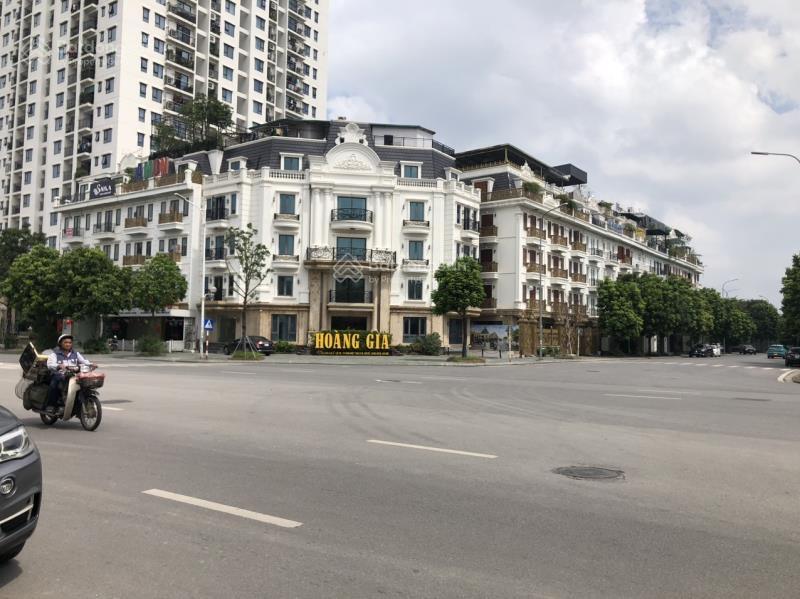 Bán đất hồng tiến trung tâm bồ đề ô tô 7 chỗ thông diện tích rộng giá đầu tư hơn 20 tỷ