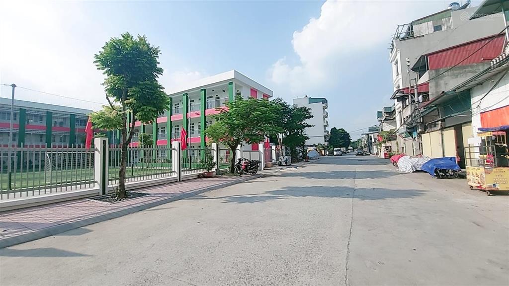 Bán đất phố trạm  3 bước ra oto tránh  gần chợ  ngõ vf3  giá đầu tư  nhỉnh 7 tỷ