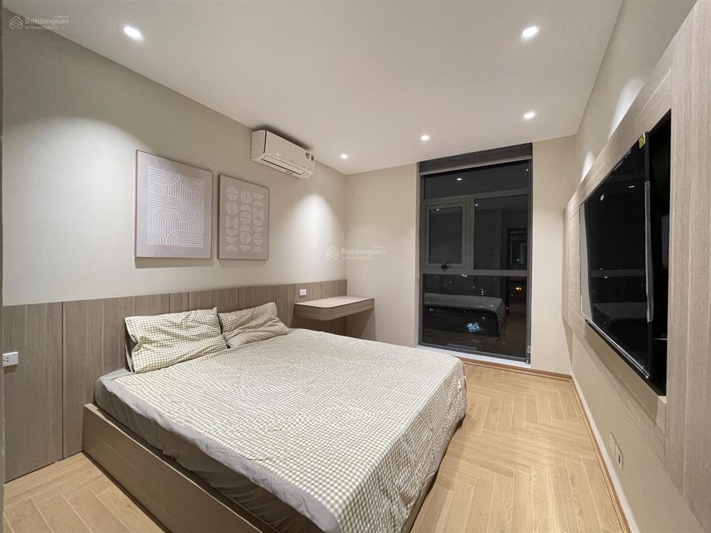 Gia đình cần bán căn góc 4pn tầng trung full nội thất xịn sò