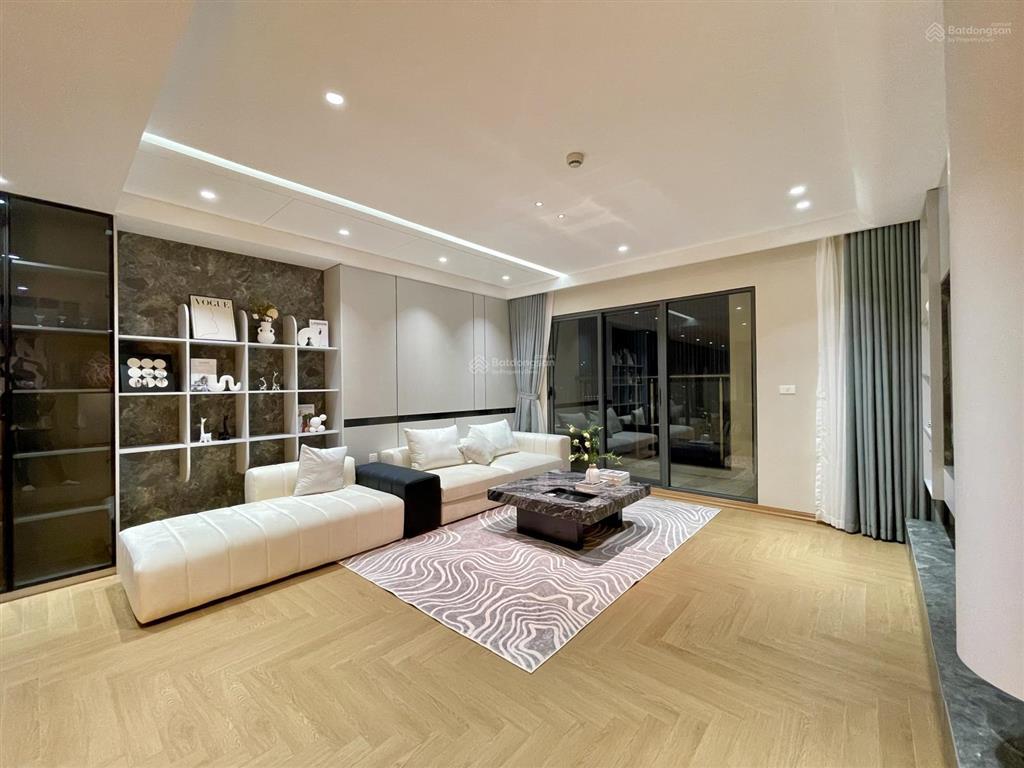 Gia đình cần bán căn góc 4pn tầng trung full nội thất xịn sò