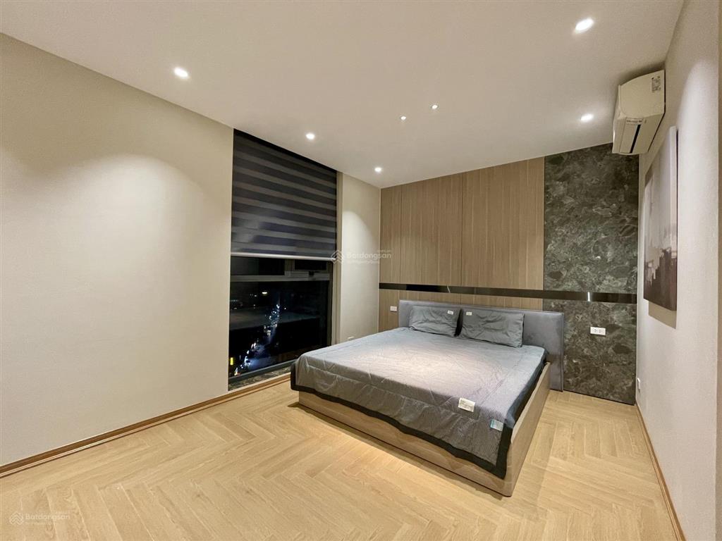 Gia đình cần bán căn góc 4pn tầng trung full nội thất xịn sò