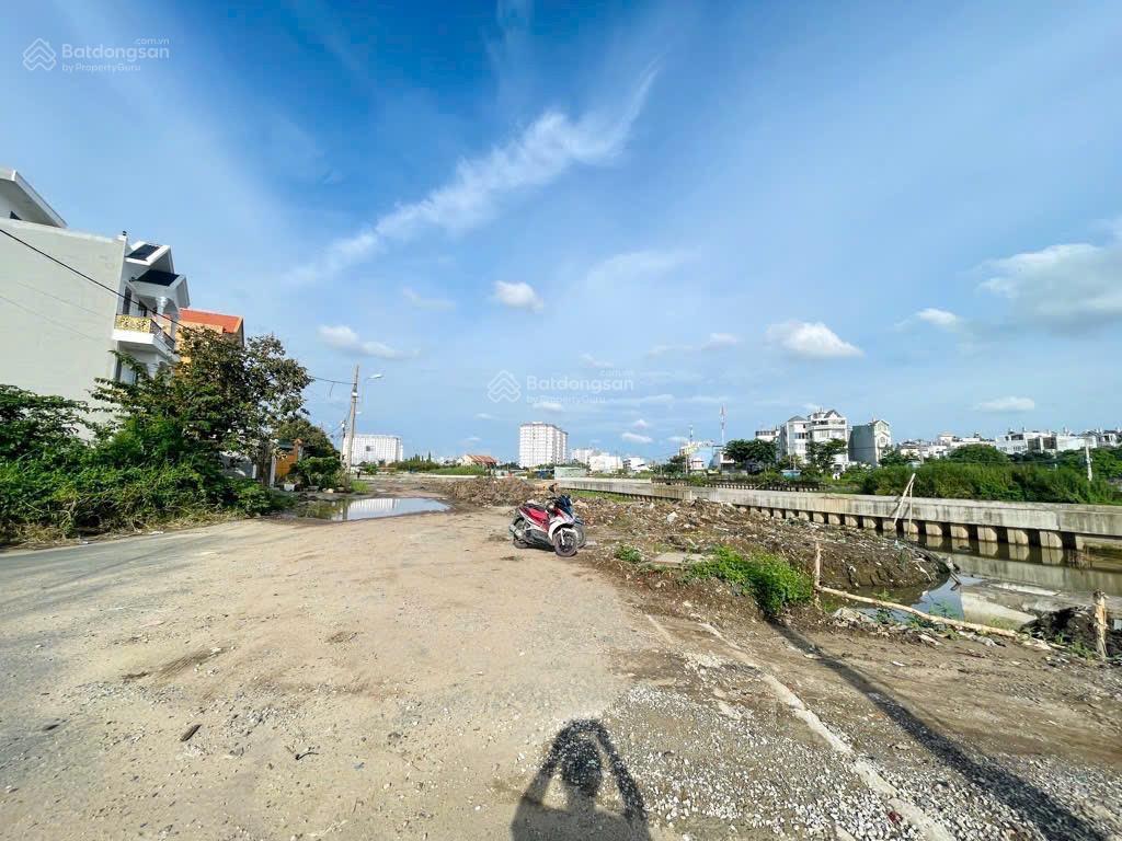 Nguyễn văn quá giáp bờ kè, quận 12  diện tích 5 x 27m, công nhận 135m²  giá bán 7.39 tỷ
