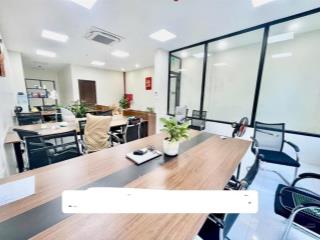 Cho thuê văn phòng tại hoàng quốc việt, 60m2 giá 11tr tòa căn góc view đẹp.  0982 908 ***