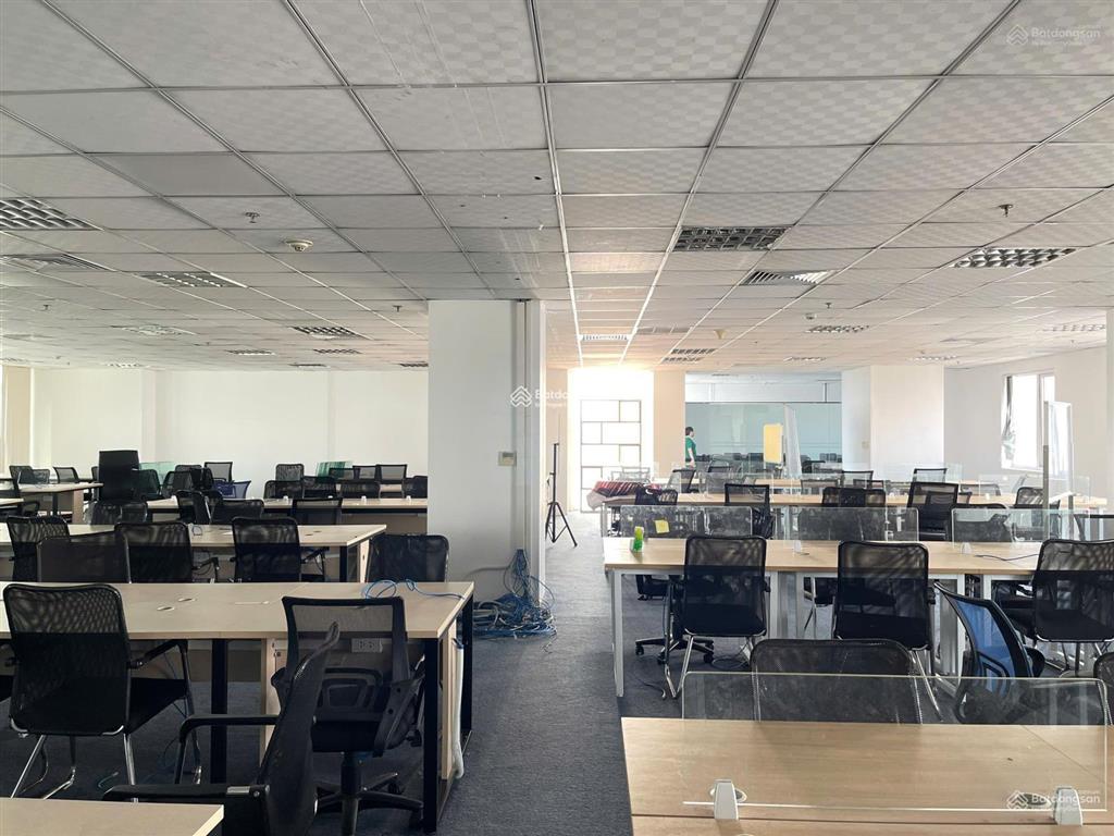 Cho thuê văn phòng tại trần thái tông, 22 triệu, 120m2, giá siêu hời.  0982 908 ***
