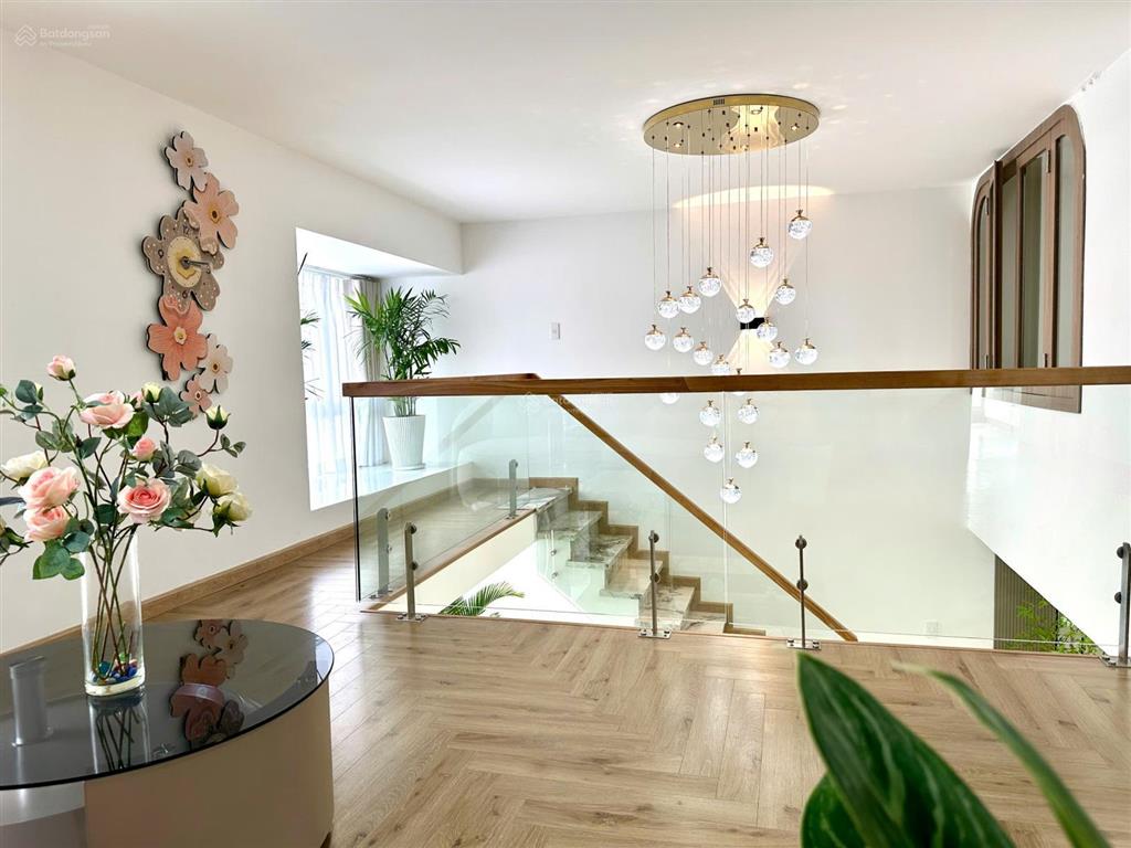 Cần bán duplex sky garden  pmh  q7, nhà đẹp, căn góc, mới 100%.  0911 090 *** em huân