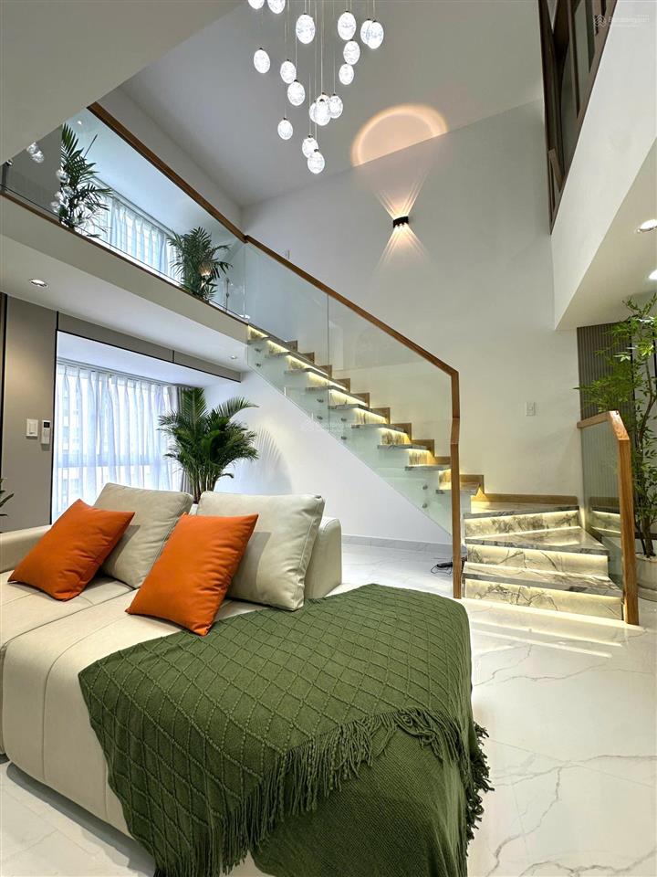 Cần bán duplex sky garden  pmh  q7, nhà đẹp, căn góc, mới 100%.  0911 090 *** em huân
