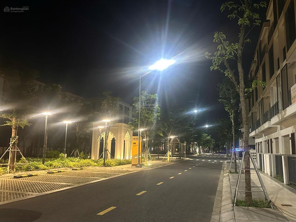 Bán gấp nhà phố t&t long hậu, ngay cạnh phố ẩm thực, trường fpt, .. giá chỉ 5,3 tỷ  0911 090 ***